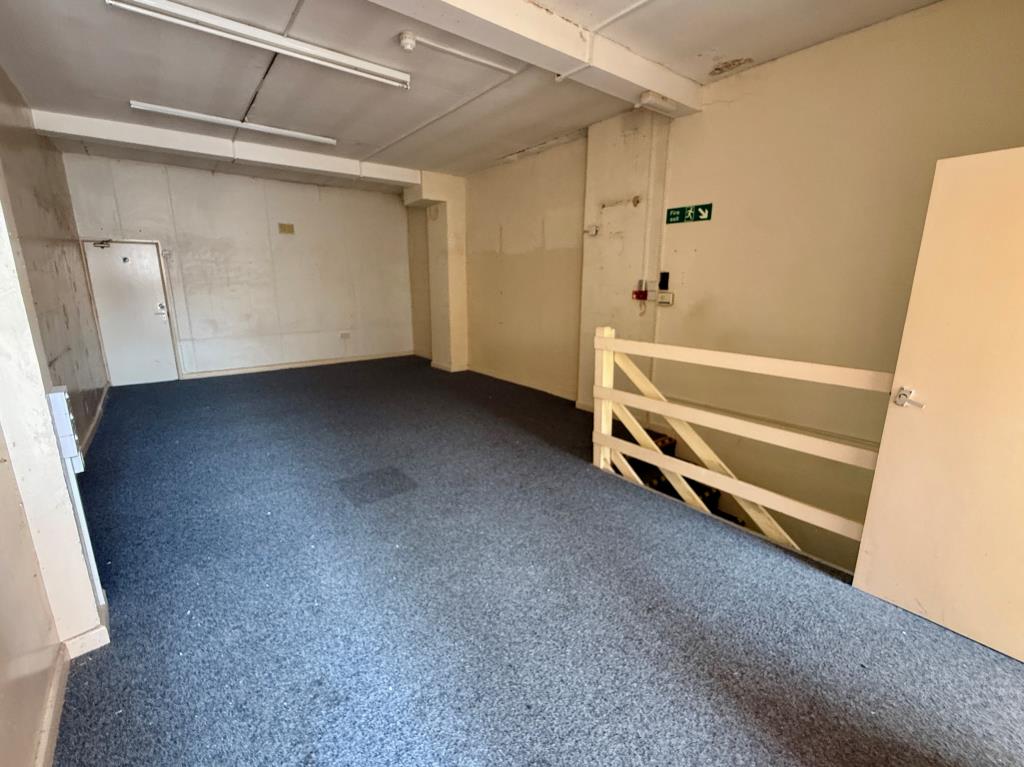 Lot: 84 - A PAIR OF VACANT COMMERCIAL PROPERTIES IN TOWN CENTRE - First floor store room